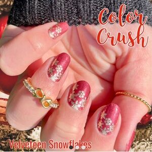 Velveteen Snowflakes Nail Wraps